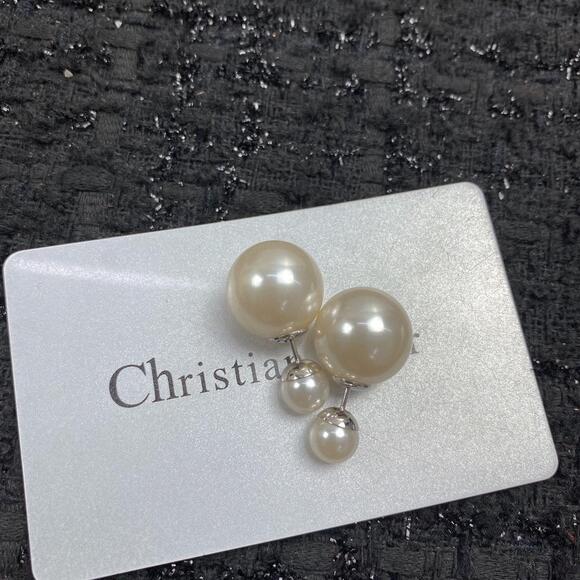 😎😎Dior Tribales Pearl Arrings